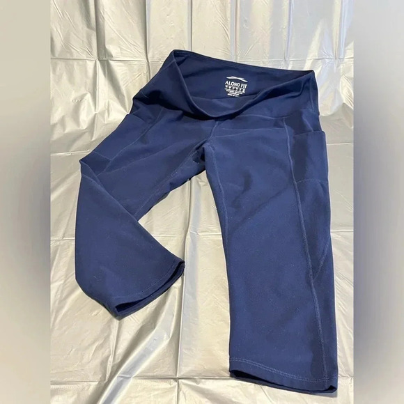 💙 ALONG FIT Navy Cropped Leggings – Women’s Small 💙 - Picture 2 of 3